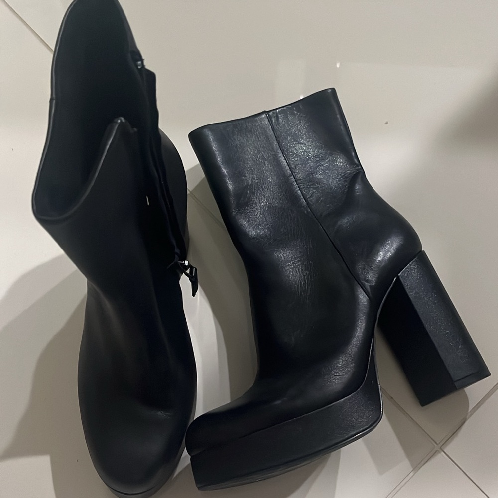 Zara boots size 37